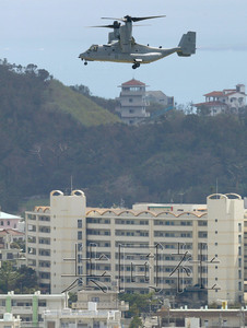 10月2日,3架“鱼鹰”运输机从日本山口县美军岩国基地飞抵冲绳县宜野湾市的普天间机场,在该机场完成部署。 10月2日,3架“鱼鹰”运输机从日本山口县美军岩国基地飞抵冲绳县宜野湾市的普天间机场,在该机场完成部署。