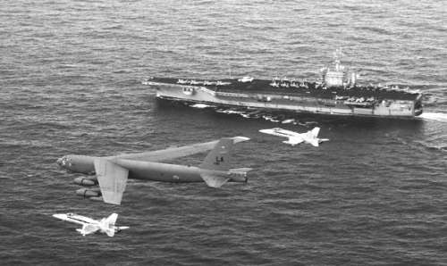  �����վ���B-52��ը�������뺽ĸЭͬ��ս