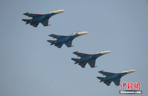 俄罗斯勇士飞行表演队四机编队飞行。陈海峰 摄 俄罗斯勇士飞行表演队四机编队飞行。陈海峰 摄