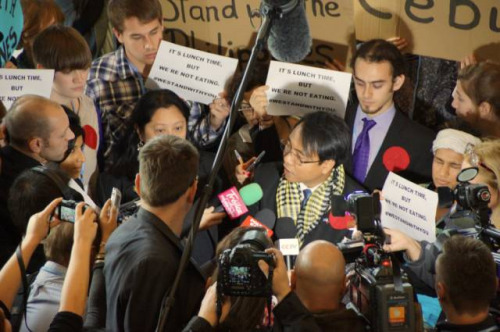 ���ɱ��������ų���ŵ�ڻ�ɳ������������ʳ�󣬱�ý�����Ԯ����NGO��Χ��<a target='_blank' href='http://www.chinanews.com/'>������</a>���� �㡣