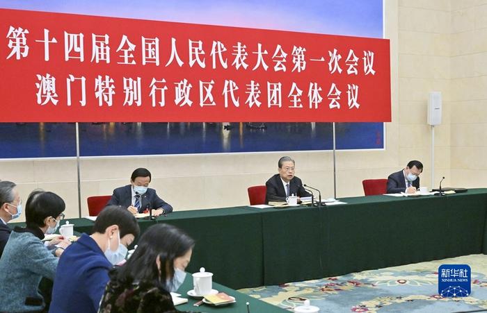 赵乐际参加澳门代表团审议