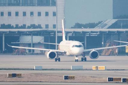 东航C919国产大飞机执飞第三条定期航线“沪陕快线”