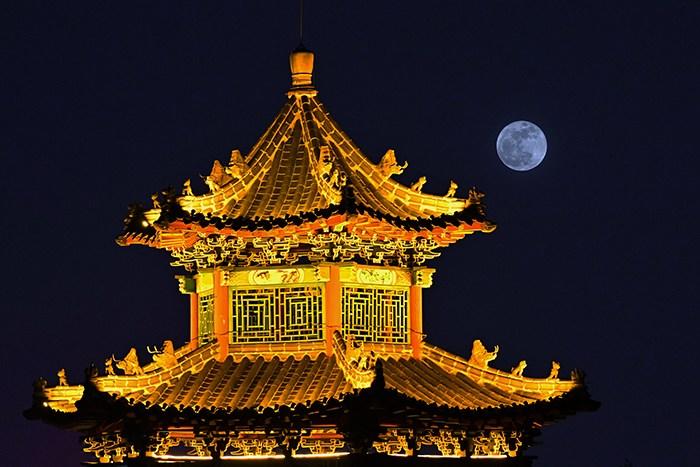 2025年度“最小满月”亮相天宇