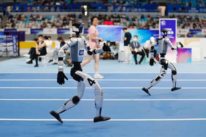 世界人形机器人运动会：“百米飞人”激战