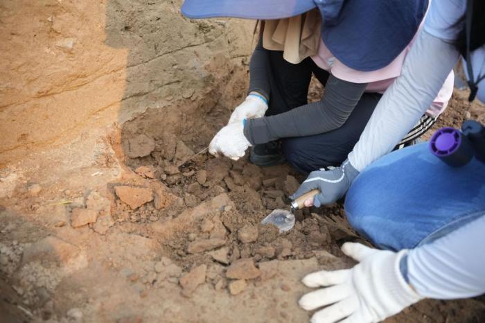 实拍赵国第二大城市“柏人城”遗址考古现场