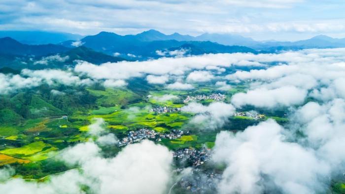 广西罗城：雾漫秋光美