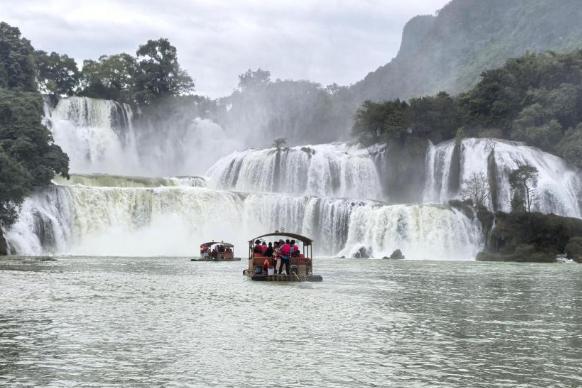 中越德天（板约）瀑布壮观景象堪比夏季丰水期