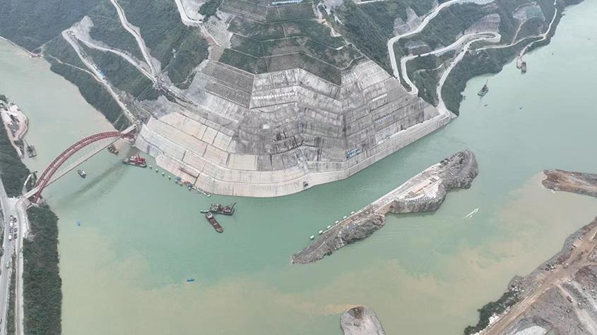 乌江白马航电枢纽导流明渠试航成功