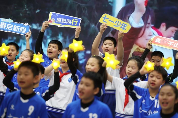 校园模式开启 多地中小学生迎来新学期