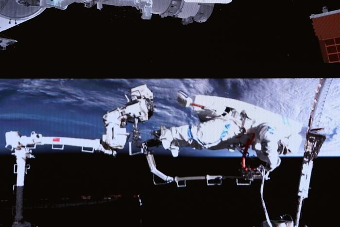 神舟二十一号航天员乘组圆满完成第二次出舱活动