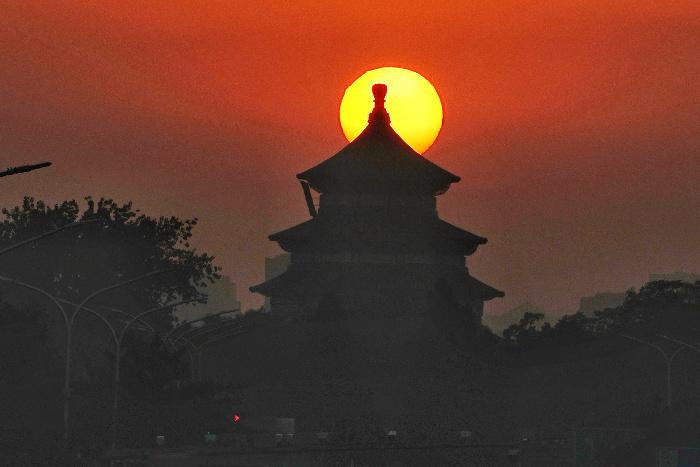 北京天坛祈年殿出现“悬日”景观