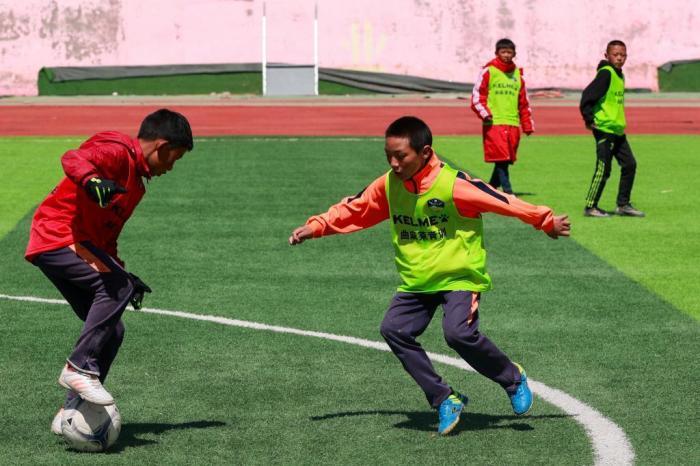 黄河源头足球青训基地：缺氧不缺热爱