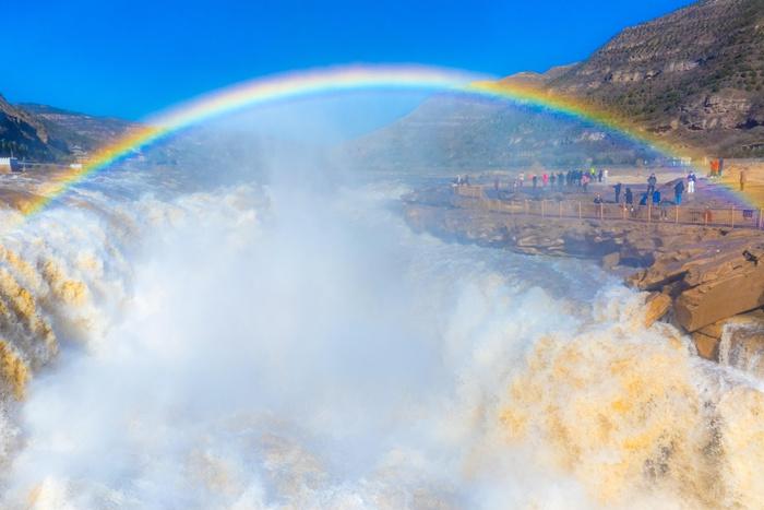 黄河壶口瀑布“邂逅”绚丽彩虹