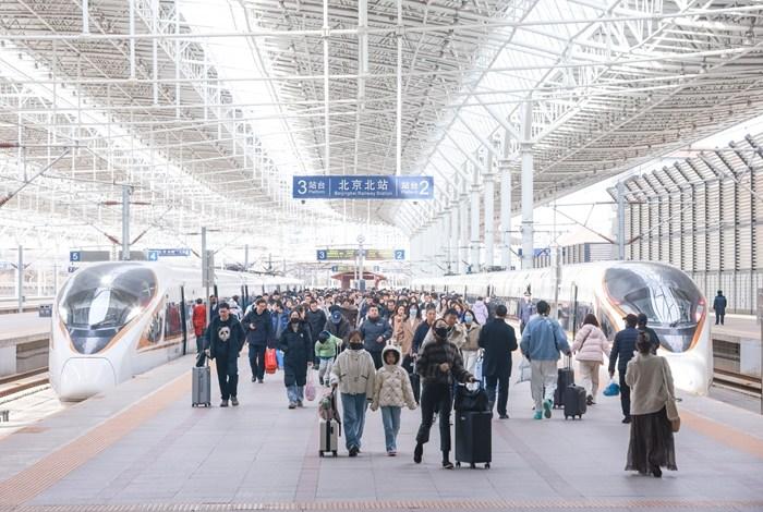 春节假期最后一天 全国铁路迎返程客流高峰
