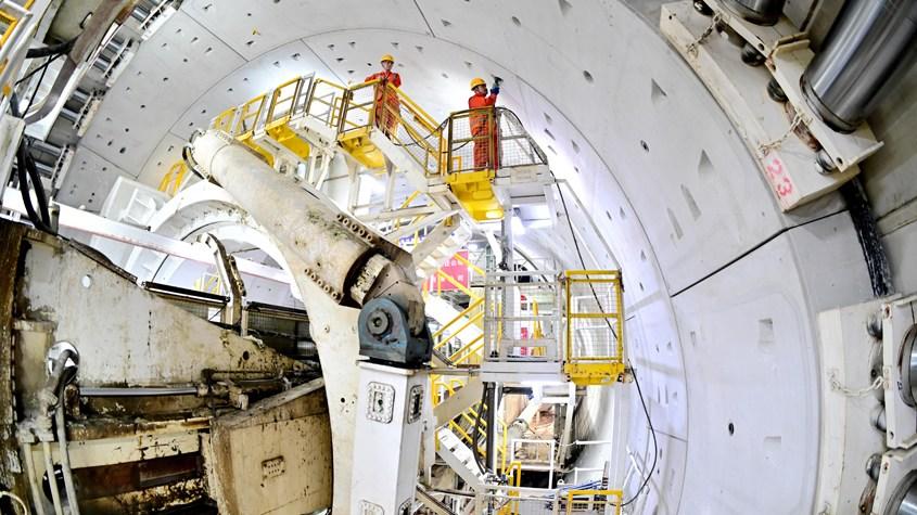 探访山东青岛世界建设规模最大海底道路隧道