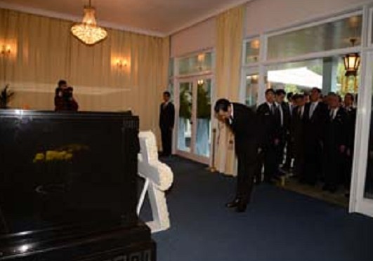 ����������25������Ӣ������帰ͷ����꣨ͼ��