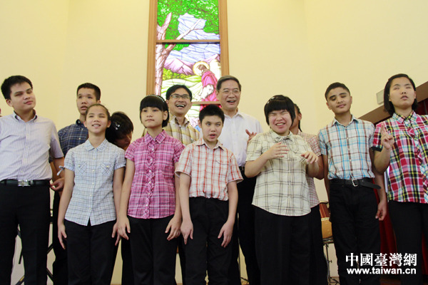 ��־����̨�л���äУ��ʦ������